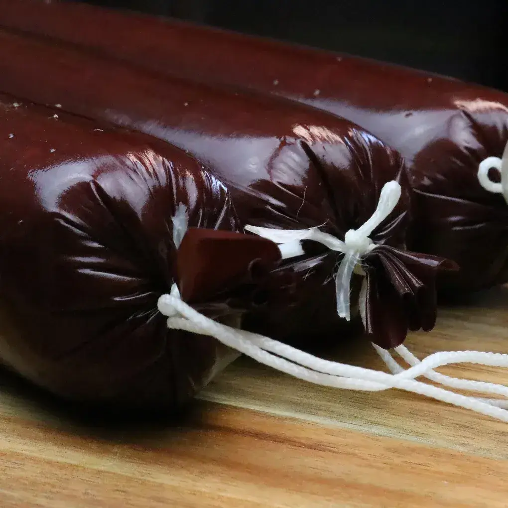 100 Pack Mahogany Summer Sausage Casings – 2.5” x 20” - Image 3